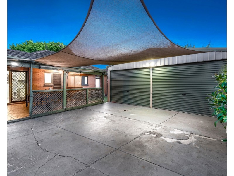 16 Flag Street, Kingsbury VIC 3083