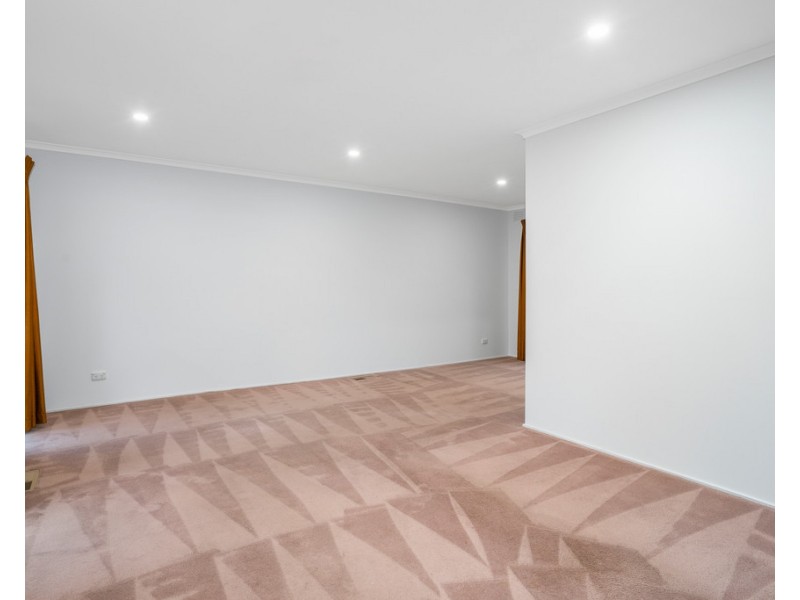 27 Roycroft Avenue, Mill Park VIC 3082