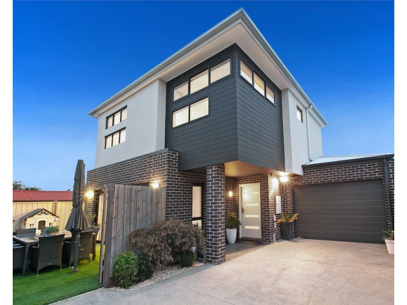 2/5 Arundel Avenue, Reservoir VIC 3073