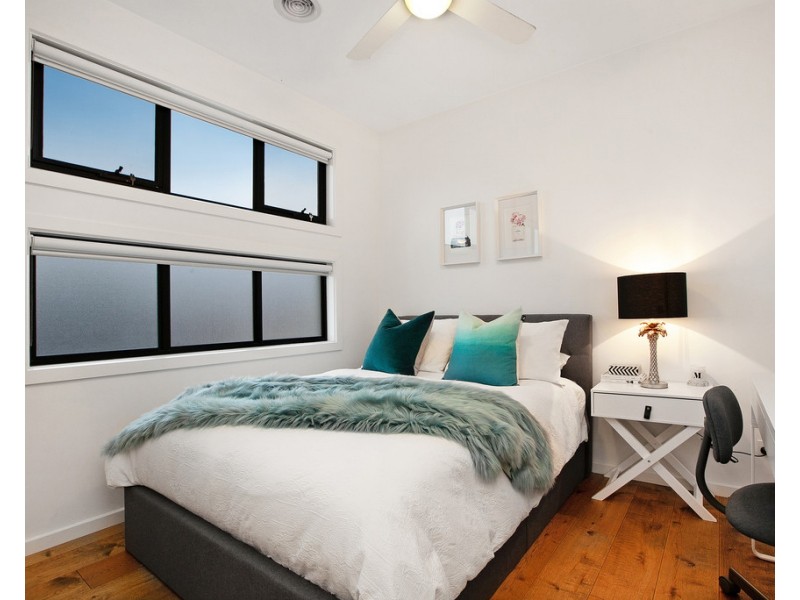 2/5 Arundel Avenue, Reservoir VIC 3073