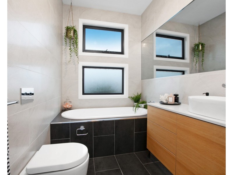 2/5 Arundel Avenue, Reservoir VIC 3073