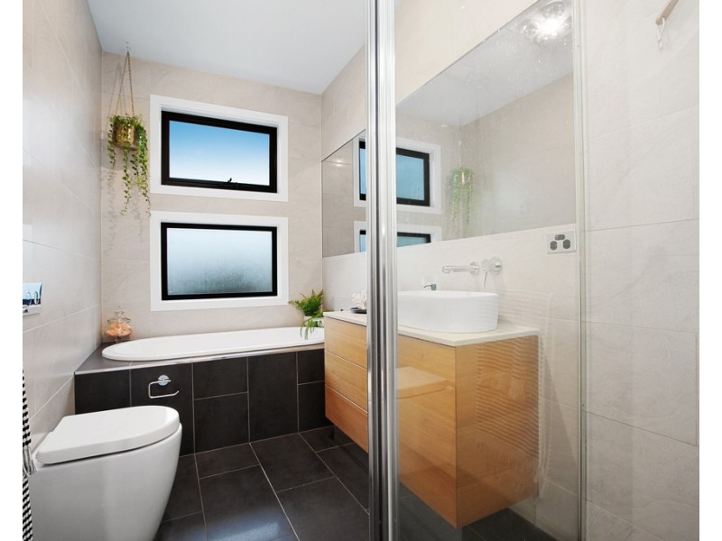 2/5 Arundel Avenue, Reservoir VIC 3073