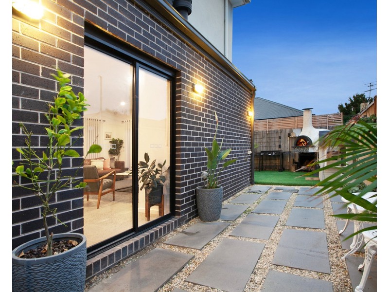 2/5 Arundel Avenue, Reservoir VIC 3073