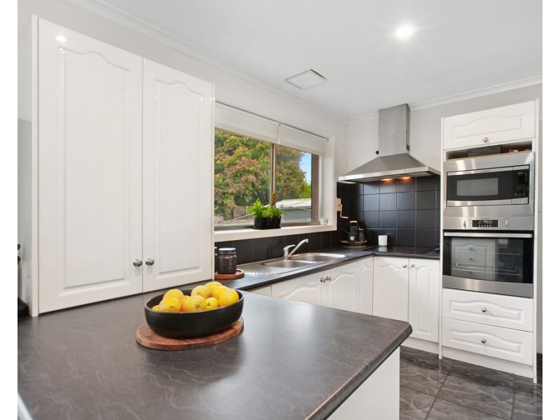25 Club Avenue, Kingsbury VIC 3083