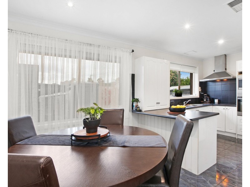 25 Club Avenue, Kingsbury VIC 3083