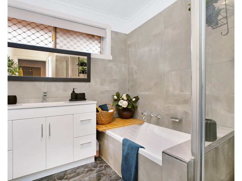 25 Club Avenue, Kingsbury VIC 3083