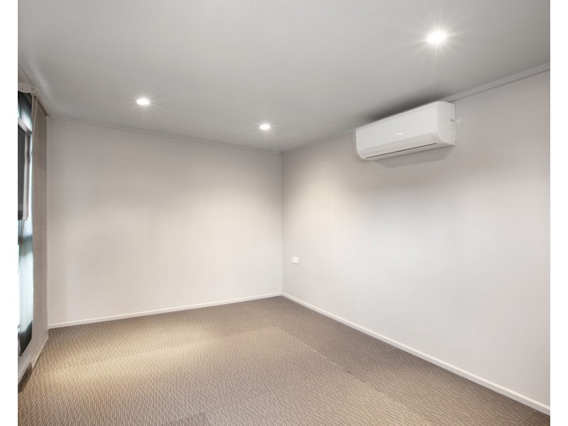 25 Club Avenue, Kingsbury VIC 3083