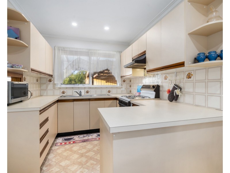 279 Greenwood Drive, Watsonia VIC 3087