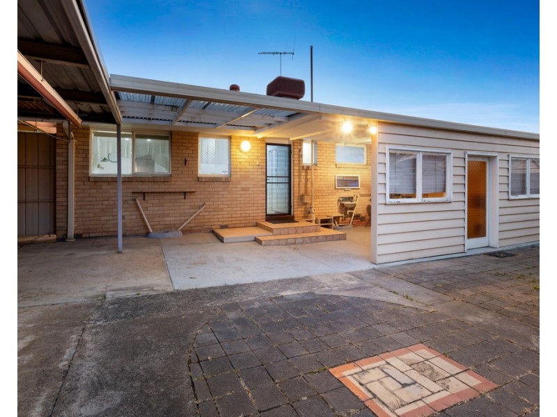 279 Greenwood Drive, Watsonia VIC 3087