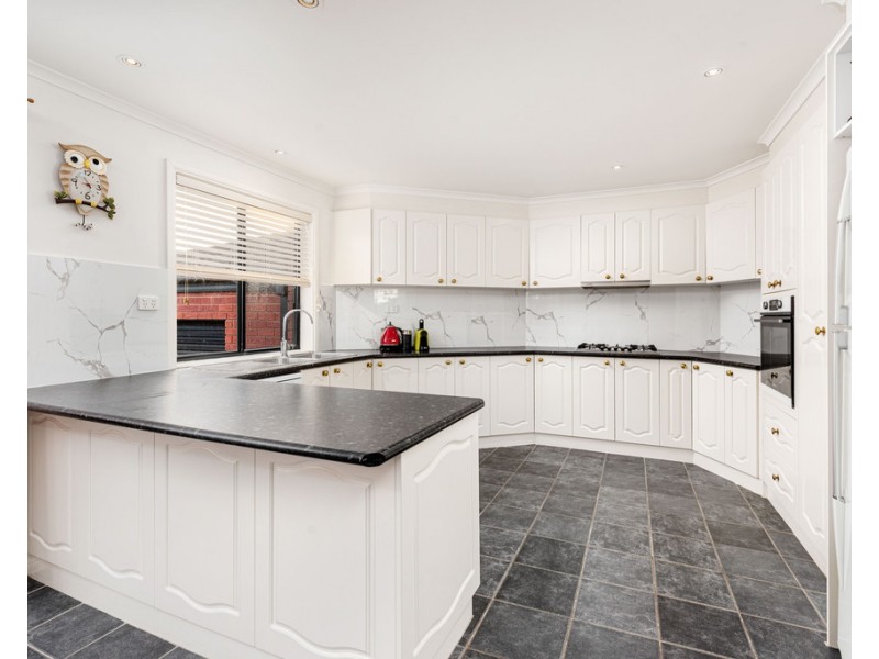 8 Appleberry Place, South Morang VIC 3752