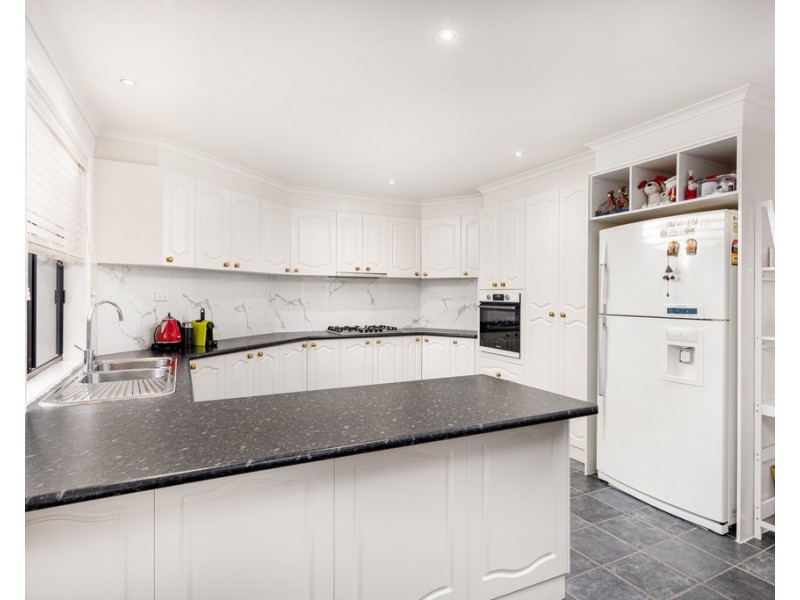 8 Appleberry Place, South Morang VIC 3752