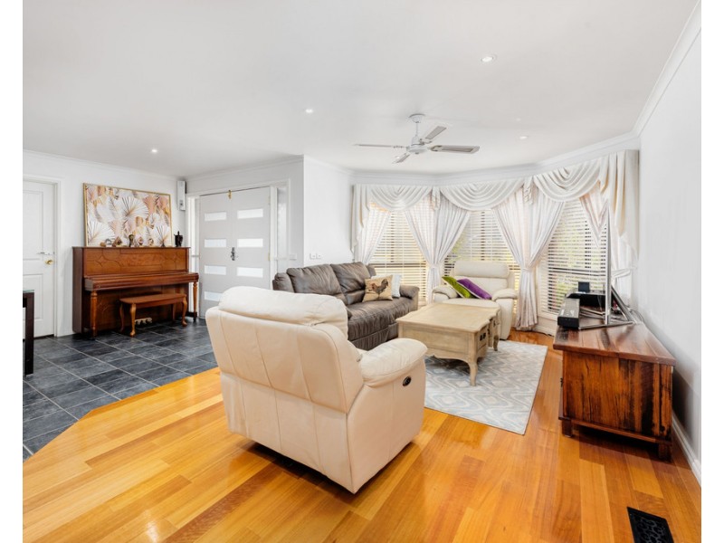 8 Appleberry Place, South Morang VIC 3752