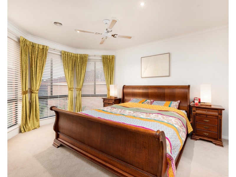 8 Appleberry Place, South Morang VIC 3752