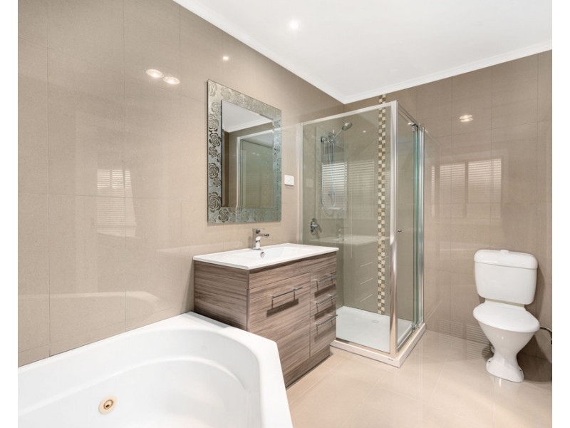 8 Appleberry Place, South Morang VIC 3752