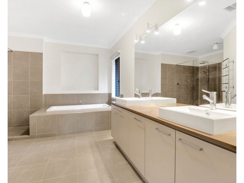 4 Lodge Way, Bundoora VIC 3083