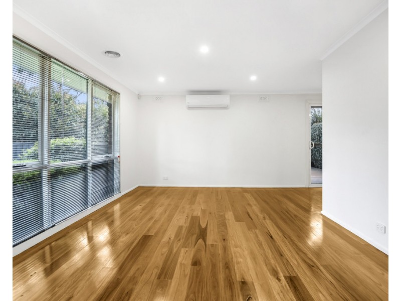 11 Eaglet Court, Mill Park VIC 3082
