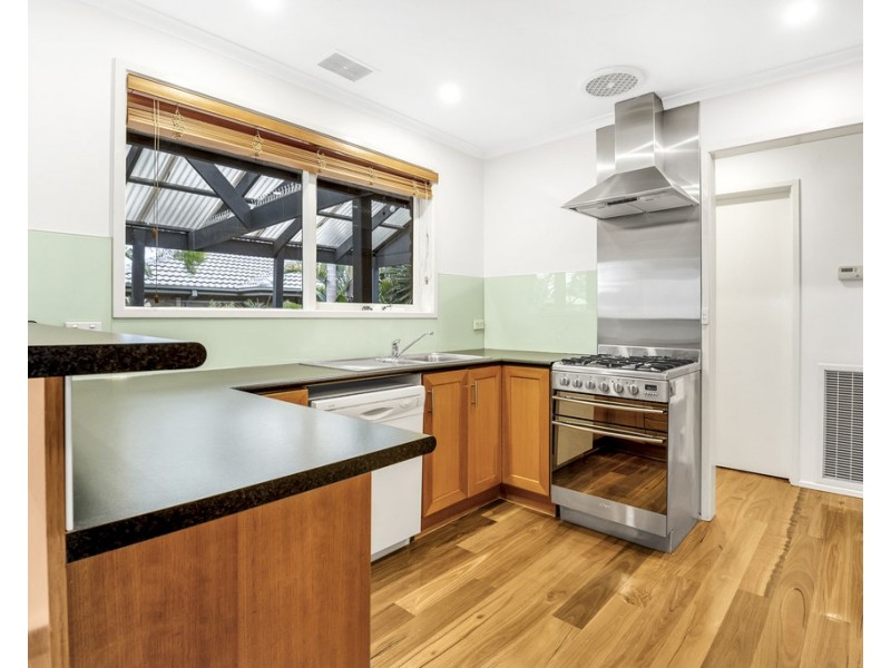 11 Eaglet Court, Mill Park VIC 3082