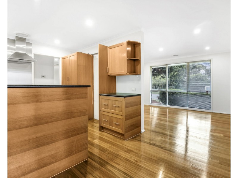 11 Eaglet Court, Mill Park VIC 3082
