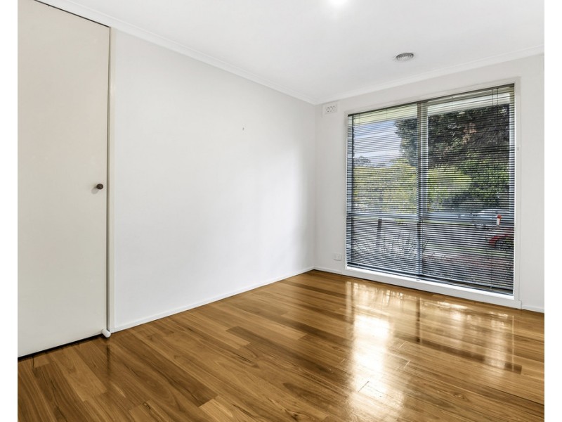 11 Eaglet Court, Mill Park VIC 3082