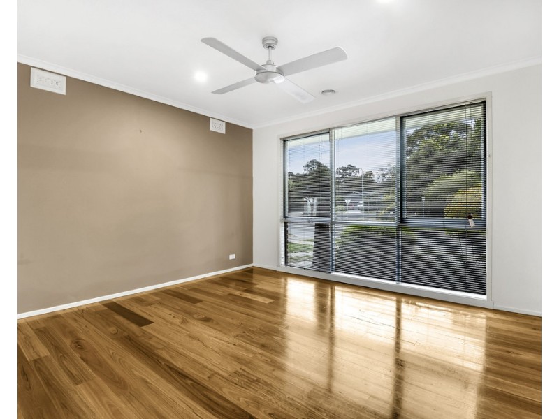 11 Eaglet Court, Mill Park VIC 3082
