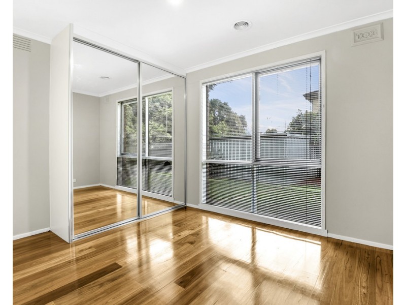 11 Eaglet Court, Mill Park VIC 3082