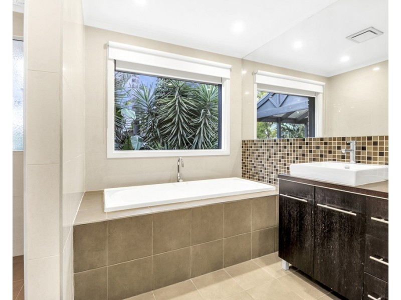 11 Eaglet Court, Mill Park VIC 3082