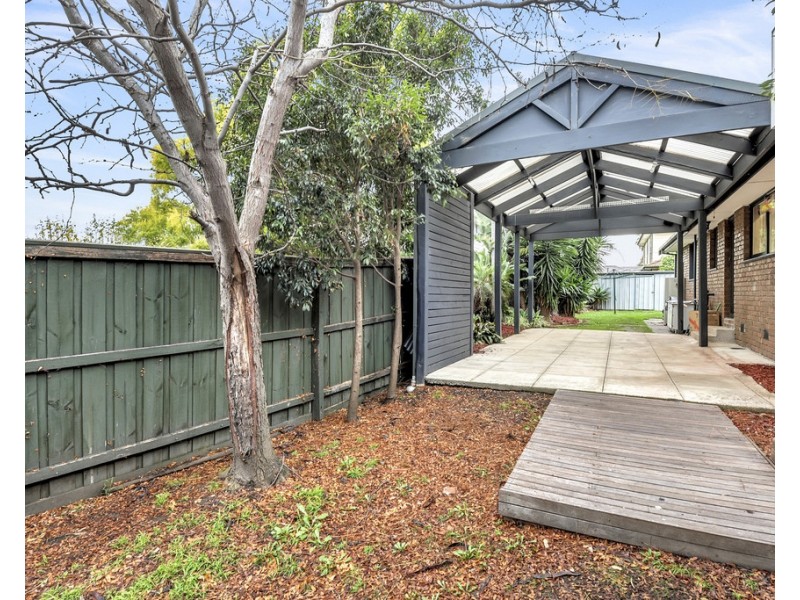 11 Eaglet Court, Mill Park VIC 3082