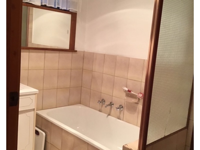 2/84 Purinuan, Reservoir VIC 3073