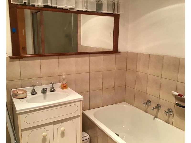 2/84 Purinuan, Reservoir VIC 3073