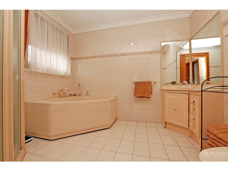 5 Parfrey Avenue, Lalor VIC 3075