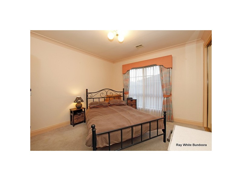 24 Pulford Crescent, Mill Park VIC 3082