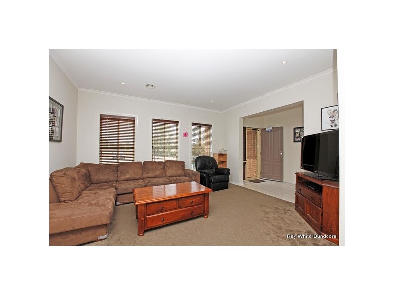 2 Hummingbird Place, South Morang VIC 3752