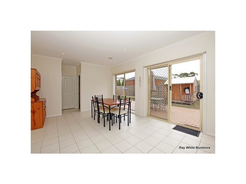 2 Hummingbird Place, South Morang VIC 3752