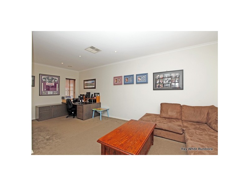 2 Hummingbird Place, South Morang VIC 3752