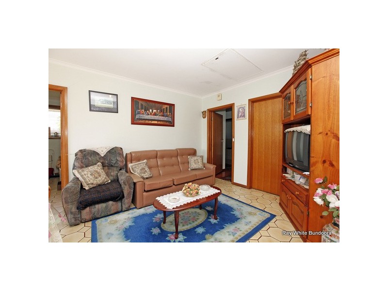 18 Wirraway Crescent, Thomastown VIC 3074