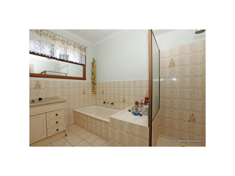 18 Wirraway Crescent, Thomastown VIC 3074