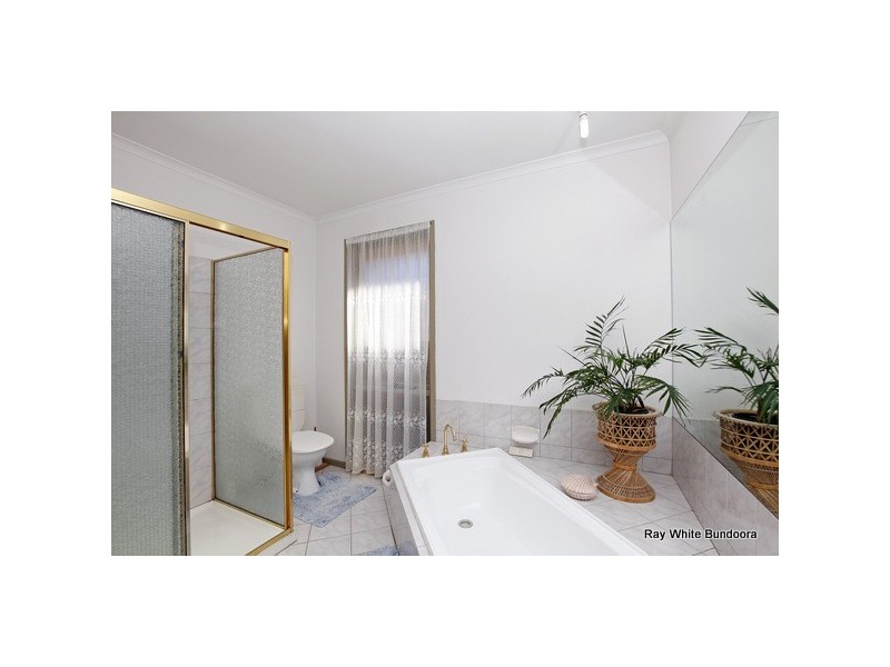 12 Fairwyn Close, Mill Park VIC 3082