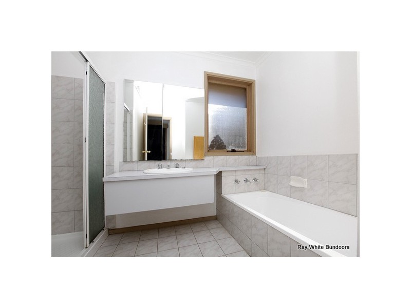 12 Fairwyn Close, Mill Park VIC 3082