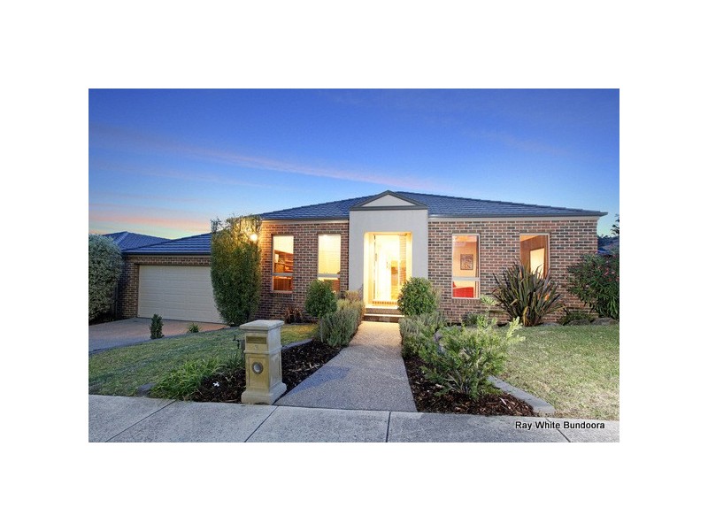 8 Thornholm Road, South Morang VIC 3752