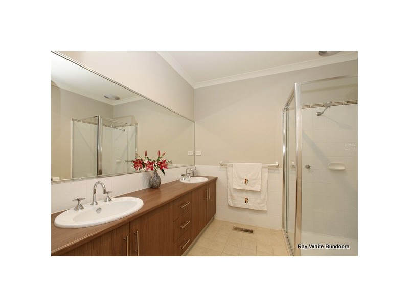 8 Thornholm Road, South Morang VIC 3752