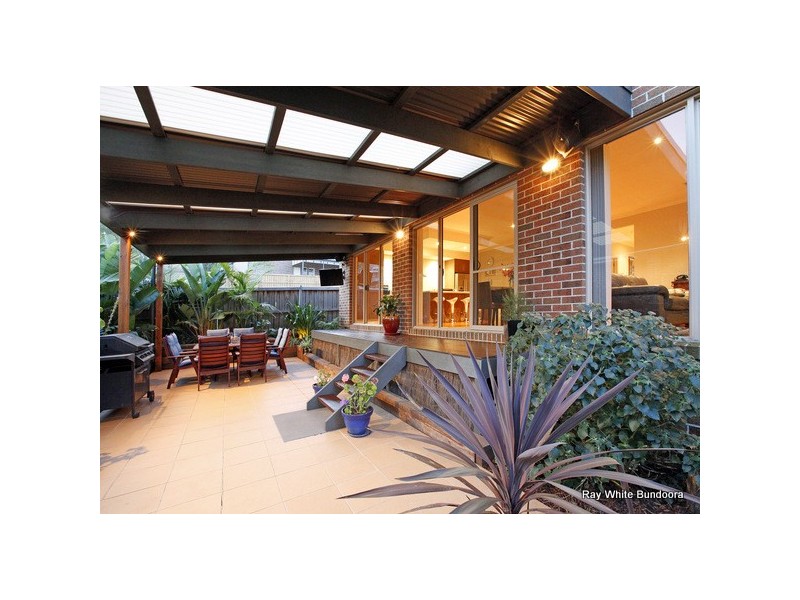 8 Thornholm Road, South Morang VIC 3752