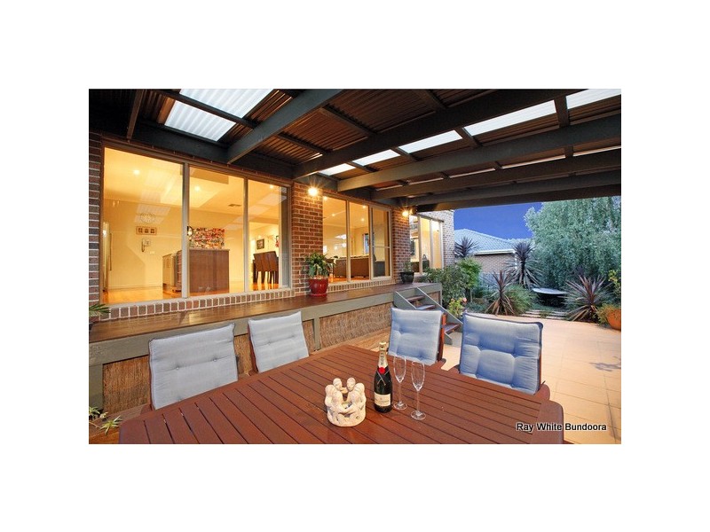 8 Thornholm Road, South Morang VIC 3752