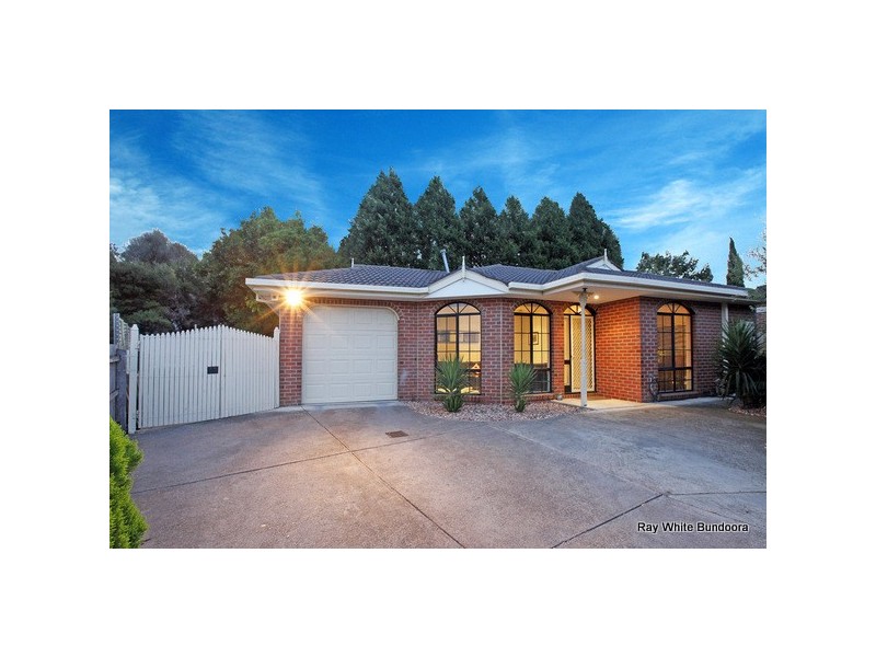 2/105 Hawkes Drive, Mill Park VIC 3082