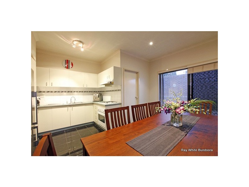 2/105 Hawkes Drive, Mill Park VIC 3082