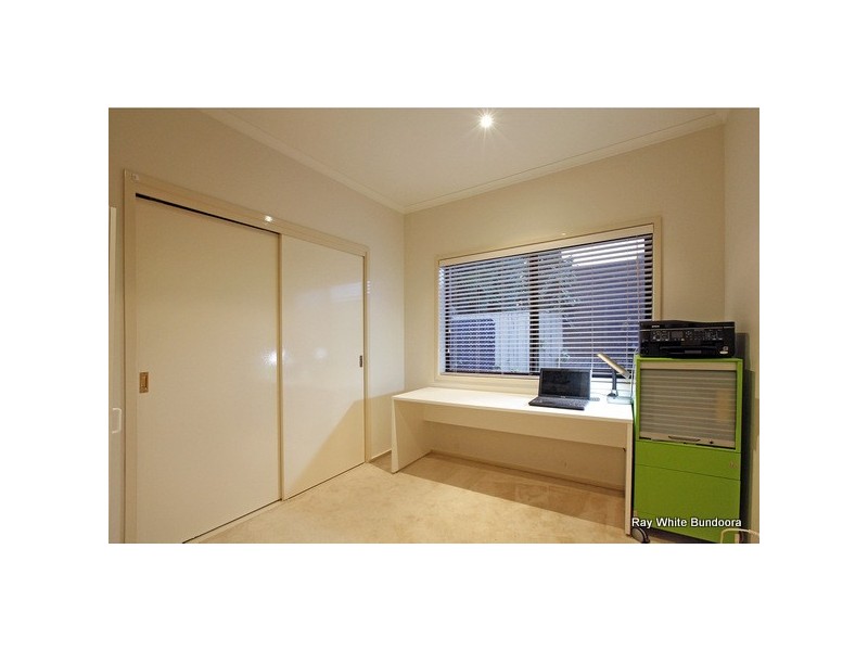 2/105 Hawkes Drive, Mill Park VIC 3082