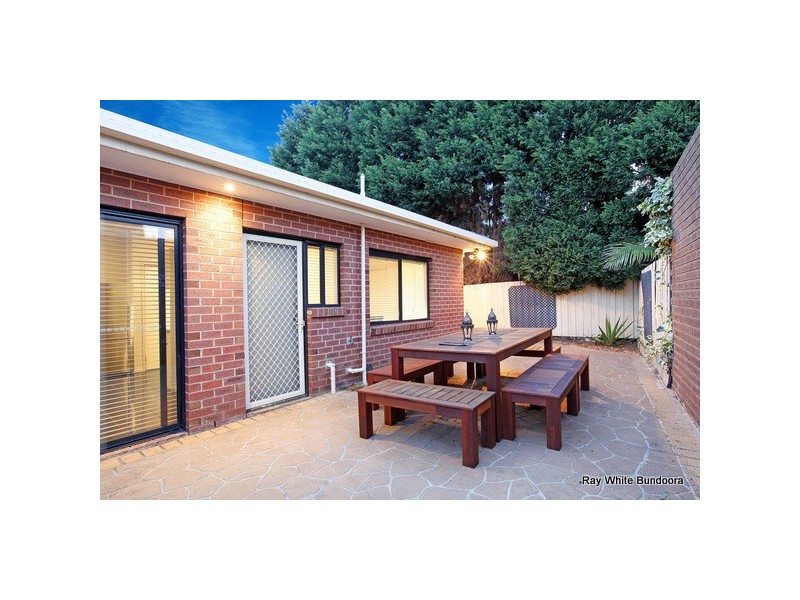 2/105 Hawkes Drive, Mill Park VIC 3082