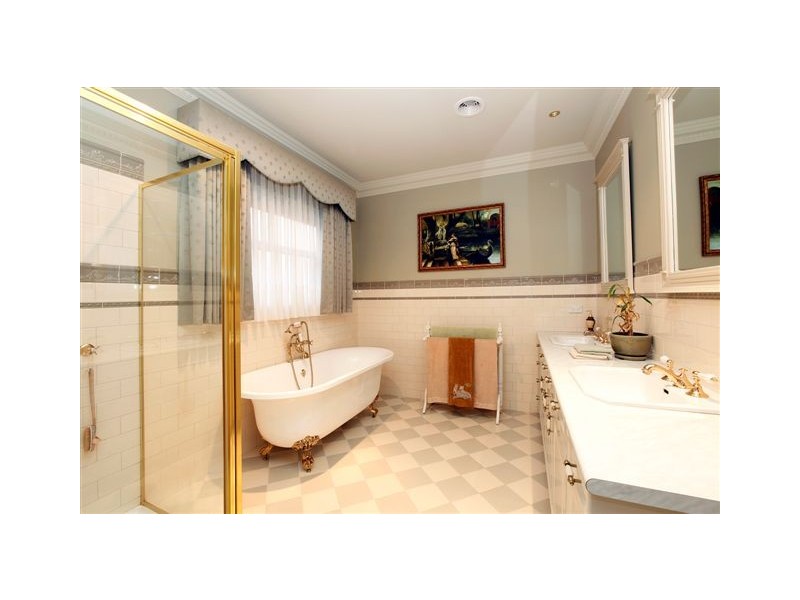 60 Brentwick Drive, Greensborough VIC 3088