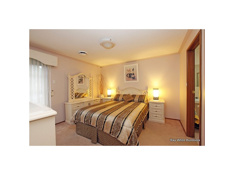 32 Crampton Crescent, Mill Park VIC 3082