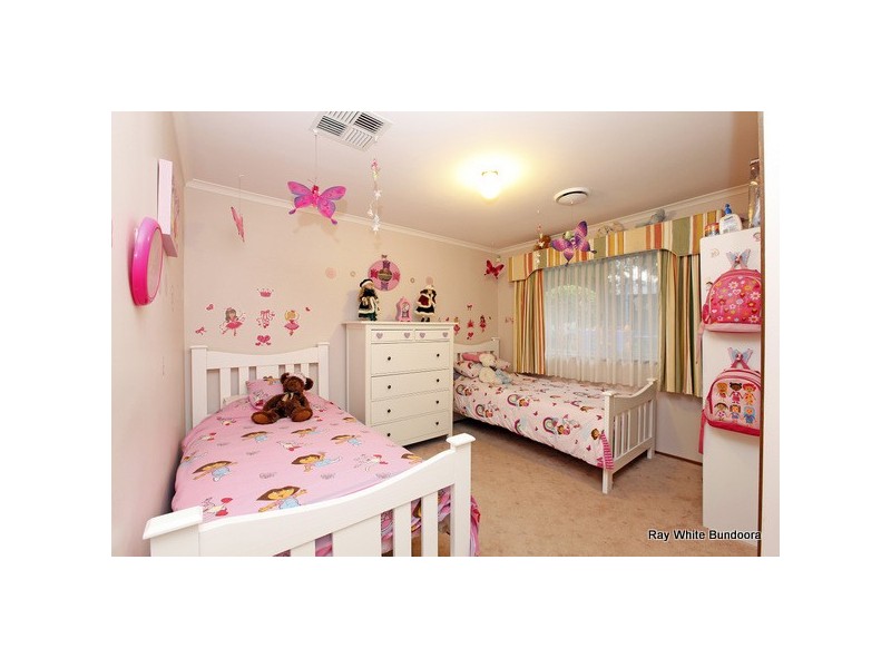 32 Crampton Crescent, Mill Park VIC 3082