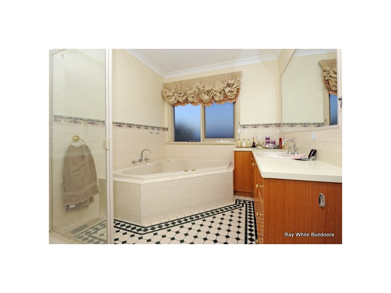 1 Eucalypt Drive, Mill Park VIC 3082